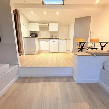 Lägenhet Godin P2 3eme Etage Nîmes